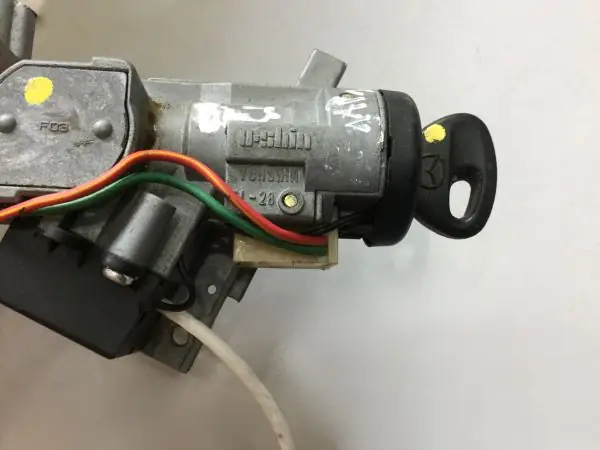 Cách Thay Ổ Khóa Điện Xe Mazda 323: Hướng Dẫn Chi Tiết Cho Người Mới Bắt Đầu