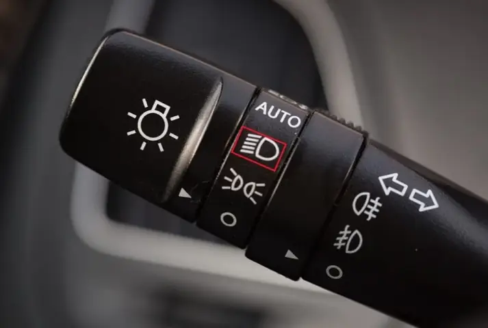 Cách Bật Đèn Pha Xe Mazda: Hướng Dẫn Chi Tiết Cho Mọi Tình Huống