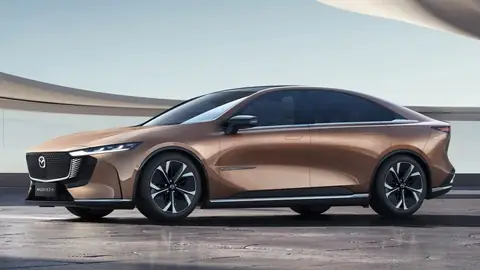 Cận Cảnh Xe Mazda Hóa Điên Lao Vào: Phân Tích Nguyên Nhân Và Bài Học Cảnh Giác