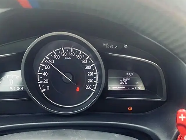 Cảnh Báo Áp Suất Lốp Mazda 3: Hiểu Rõ & Xử Lý Kịp Thời
