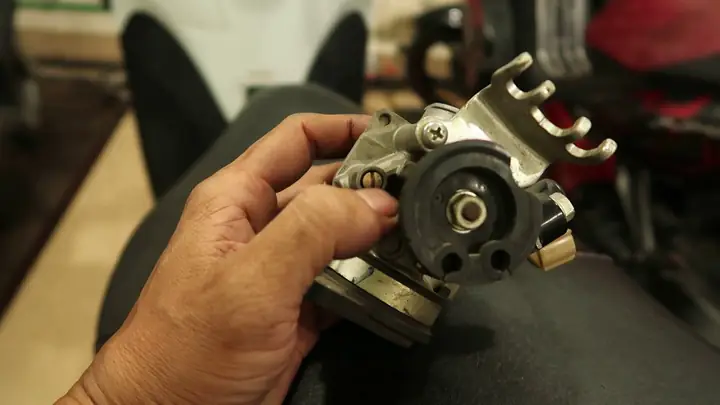 Hướng Dẫn Chi Tiết Cách Chỉnh Garanti Xe Mazda 323 Tại Nhà Và Khi Nào Cần Đến Gara