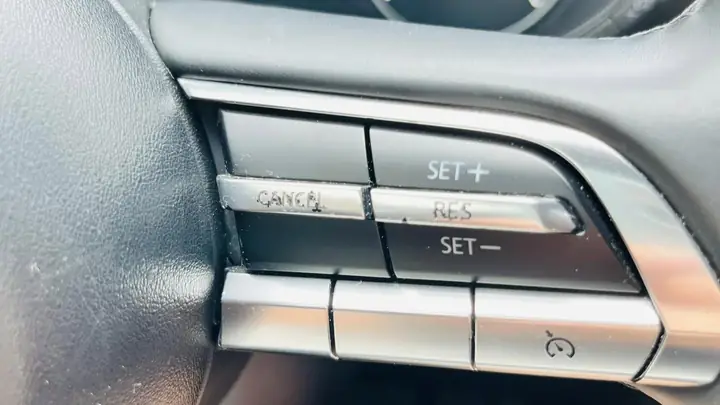 Hướng Dẫn Chi Tiết Cách Chỉnh Vô Lăng Trên Xe Mazda 3 Để Có Tư Thế Lái Thoải Mái Nhất