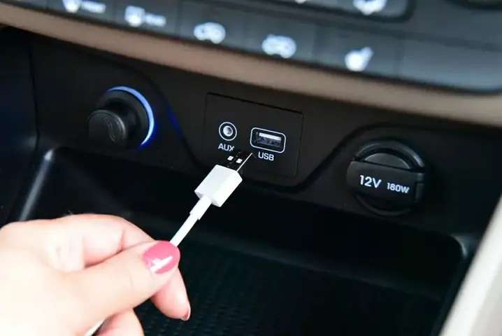 Chỗ Cắm Usb Trên Xe Mazda 3: Khám Phá Vị Trí Và Cách Tận Dụng Tối Ưu