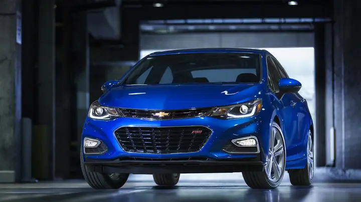 So Sánh Chevrolet Cruze 2016 Và Mazda 1.5: Lựa Chọn Nào Tối Ưu Cho Bạn?