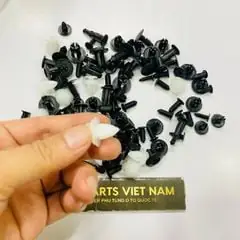 Chốt Nhựa Ô Tô Mazda: Hướng Dẫn Chi Tiết Từ A-z & Lưu Ý Quan Trọng