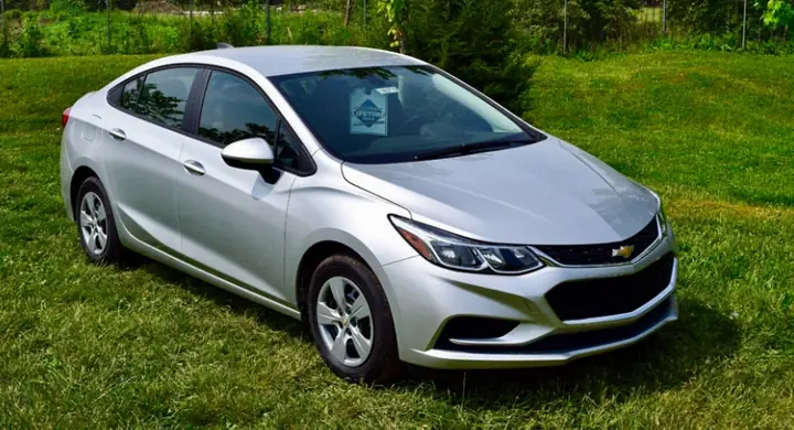 So Sánh Chevrolet Cruze Vs Mazda 3 Sedan – Đánh Giá Toàn Diện