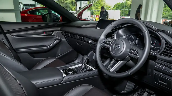 Cửa Xe Mazda Không Mở Được: Nguyên Nhân & Cách Khắc Phục Tại Nhà