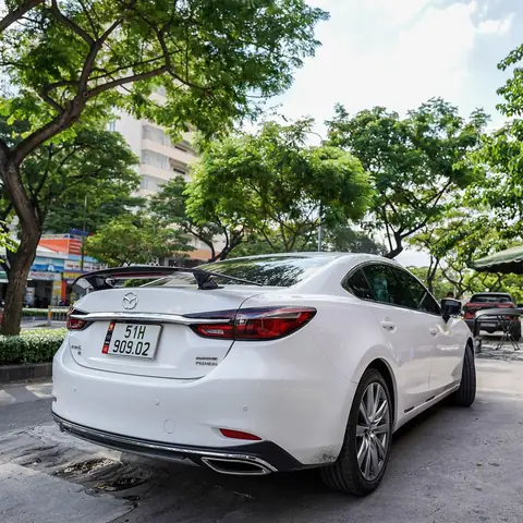 Độ Ổn Định Và Thẩm Mỹ: Lựa Chọn Đuôi Cá Mập Cho Mazda 6