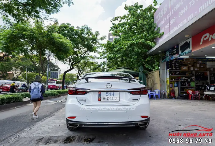 Độ Ổn Định Và Thẩm Mỹ: Lựa Chọn Đuôi Cá Mập Cho Mazda 6