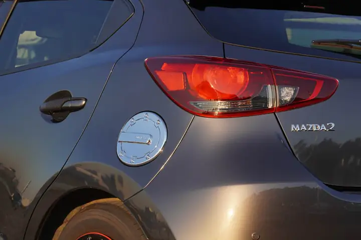 Nắp Bình Xăng Mazda 2: Hướng Dẫn Thay Thế, Sửa Chữa Và Mẹo Bảo Dưỡng Chi Tiết