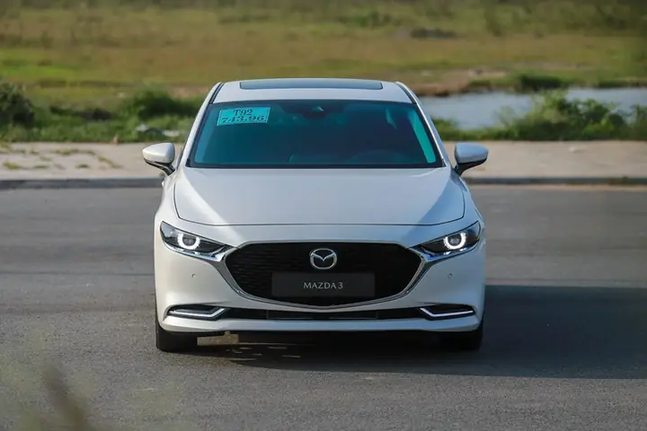 Giá Thực Tế Mazda 3: Khám Phá Chi Tiết & Lựa Chọn Thông Minh