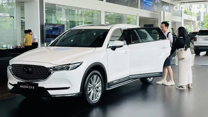 Mazda Phạm Văn Đồng: Cập Nhật Giá Mới Nhất & Kinh Nghiệm Mua Xe Hữu Ích