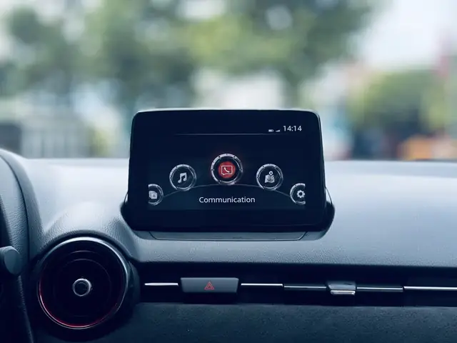 Khám Phá Hình Ảnh Bên Trong Xe Mazda 2 Sedan: Không Gian Chi Tiết Đáng Giá