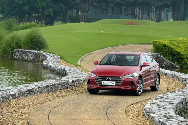 So Sánh Hyundai Elantra, Toyota Vios Và Mazda 3: Đâu Là Lựa Chọn Tối Ưu Cho Bạn?