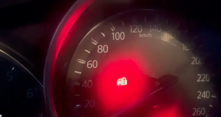 Khắc Phục Đèn Báo Lỗi Trên Mazda: Hướng Dẫn Toàn Diện Cho Người Dùng