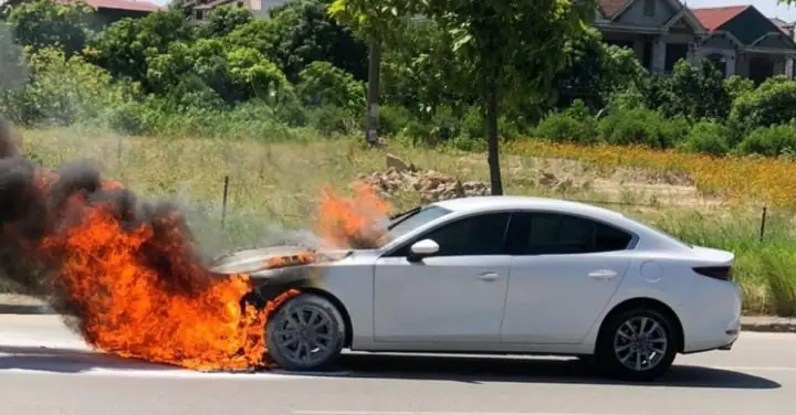 Khách Tố Xe Mazda 3 Cháy: Nguyên Nhân, Dấu Hiệu Nhận Biết Và Cách Xử Lý An Toàn