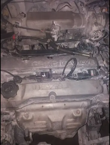 Khoang Máy Xe Mazda 323: Hướng Dẫn Chi Tiết & Giải Đáp Thắc Mắc Từ Chuyên Gia