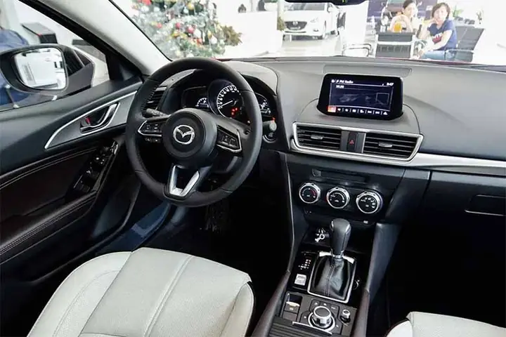 Kích Thước Khoang Lái Mazda 3: Hiểu Rõ Không Gian Chuyến Đi Của Bạn