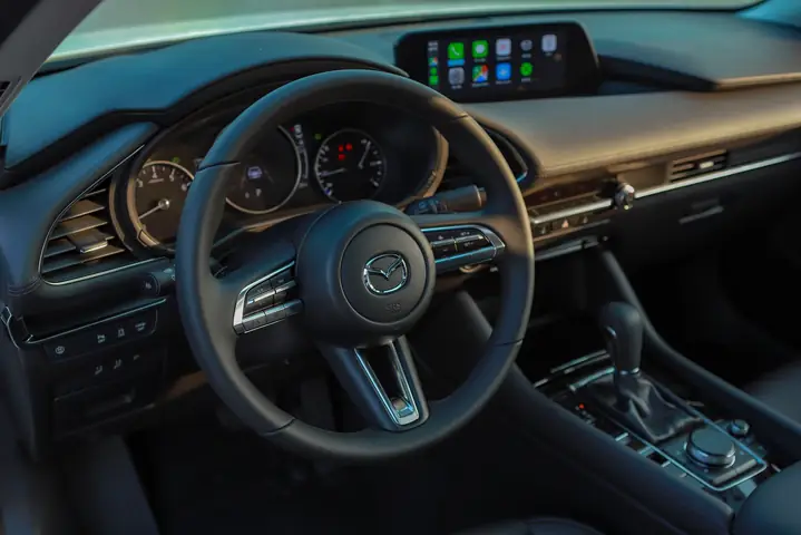 Kích Thước Khoang Lái Mazda 3: Hiểu Rõ Không Gian Chuyến Đi Của Bạn