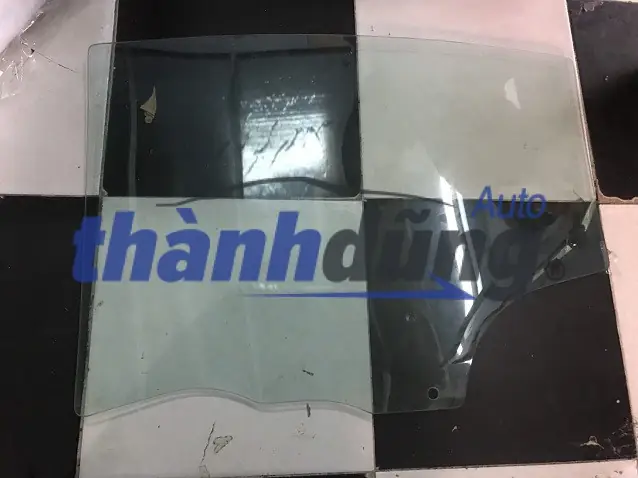 Thay Kính Chắn Gió Sau Mazda 6: Hướng Dẫn, Giá & Lưu Ý