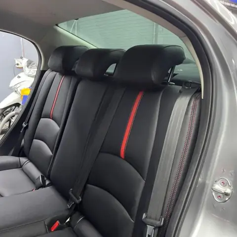 Biến Hóa Không Gian Hàng Ghế Sau Mazda 2: Mẹo Đơn Giản Giúp Xe Rộng Rãi Hơn