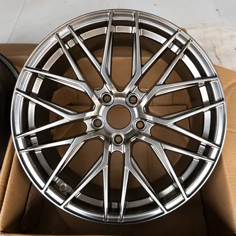 Hướng Dẫn Sơn Lazang Titan Ánh Thép Cho Mazda – Bước Tới Độ Bóng Hoàn Hảo