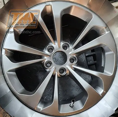 Hướng Dẫn Sơn Lazang Titan Ánh Thép Cho Mazda – Bước Tới Độ Bóng Hoàn Hảo