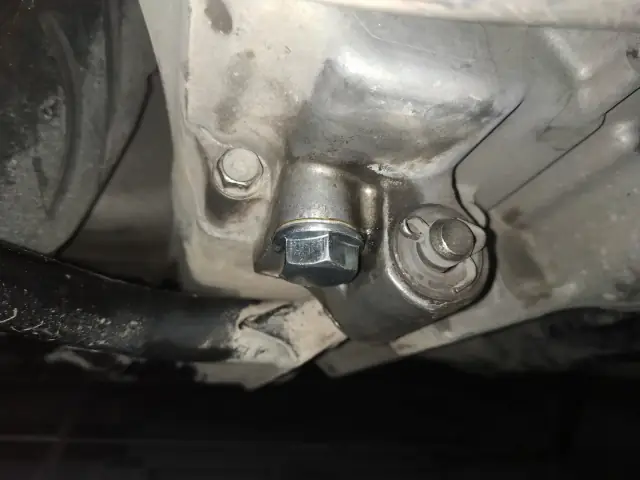 Đèn Ốc Xả Nhớt Ô Tô Mazda: Hướng Dẫn Chi Tiết Và Các Lưu Ý Quan Trọng