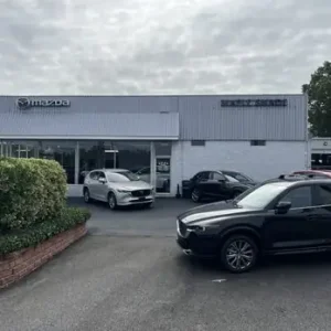 Đánh Giá Chi Tiết Màu Sơn Maple Shade Trên Xe Ô Tô Mazda: Lựa Chọn Thẩm Mỹ & Bền Vững