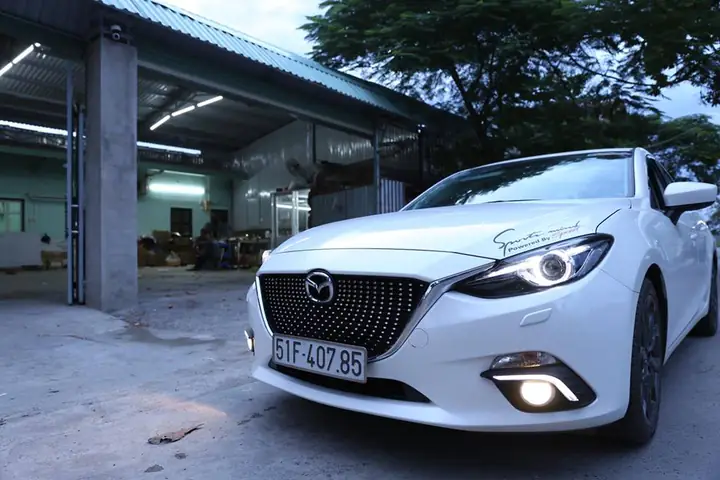 Khám Phá Chi Tiết Mặt Trước Xe Hơi Mazda: Thiết Kế, Công Nghệ Và Đánh Giá