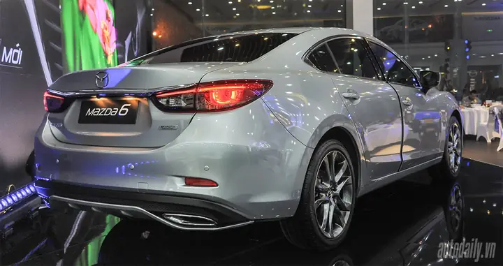 Màu Bạc Xe Mazda 6 2.0 Premium: Vẻ Đẹp Tinh Tế Và Lựa Chọn Thông Minh