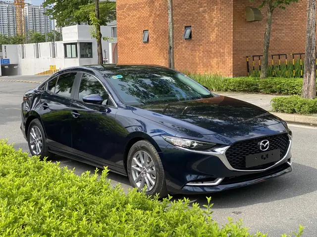 Khám Phá Vẻ Đẹp Và Tính Năng Của Mẫu Xe Hơi Mazda Màu Xanh Đen