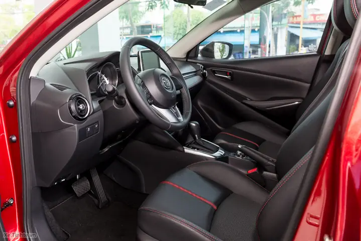 Mazda 2 2015: Khám Phá Chi Tiết Khoang Ngồi Và Những Nâng Cấp Đáng Giá