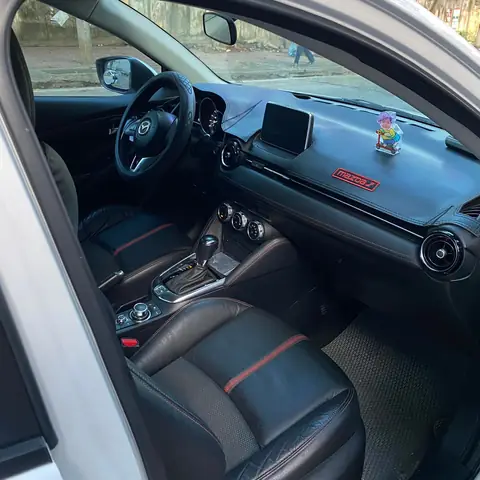 Mazda 2 Có Chật Không? Phân Tích Chi Tiết Không Gian Nội Thất Mazda 2 Có Chật Không? Phân Tích Chi Tiết Không Gian Nội Thất