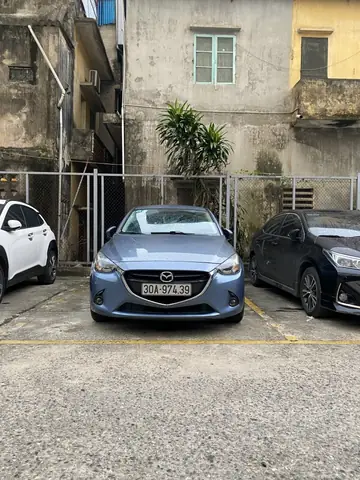 So Sánh Mazda 2 Hatchback Các Phiên Bản: Đánh Giá Ưu Nhược Điểm Cho Người Mua