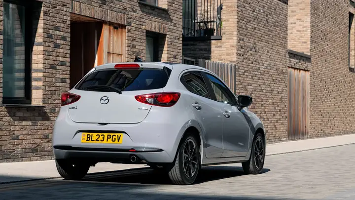 Đánh Giá Đầy Đủ Mazda 2 Hatchback Cho Người Mới Bắt Đầu