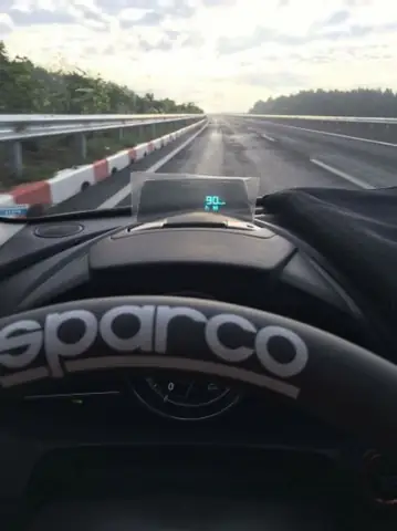 Mazda 2 Hud: Hệ Thống Hiển Thị Thông Tin Trên Kính Lái Toàn Diện