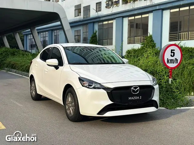 So Sánh New Mazda 2 1.5 Luxury Với Các Phiên Bản Khác