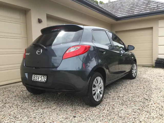 Đánh Giá Chi Tiết Mazda 2 Neo: Hiệu Suất, Nội Thất & Giá