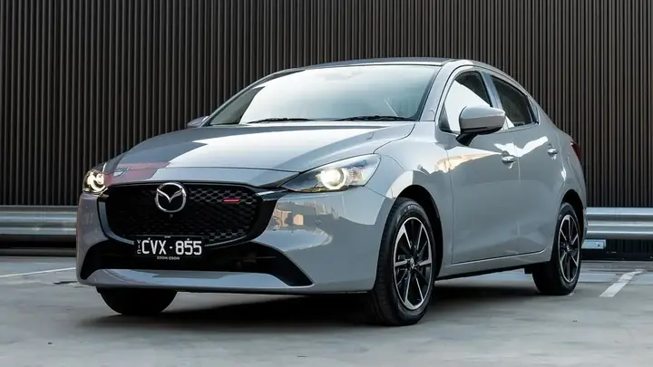 Đánh Giá Mazda 2: Thiết Kế, Động Cơ, Tiện Nghi