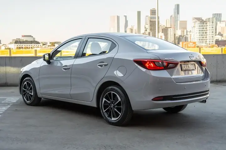 Đánh Giá Mazda 2: Thiết Kế, Động Cơ, Tiện Nghi
