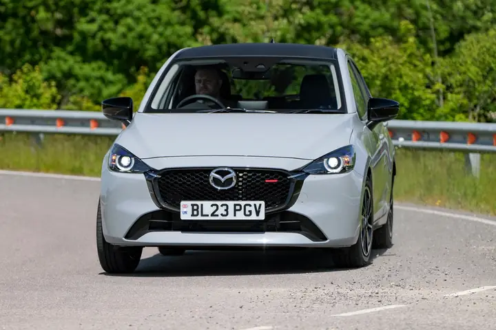 Chi Phí Bảo Dưỡng Xe Mazda 2 Tại Anh: Hướng Dẫn Chi Tiết Cho Chủ Xe