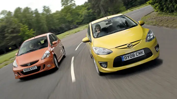 Mazda 2 Vs Honda Jazz: So Sánh Chi Tiết & Lựa Chọn Nào Phù Hợp?