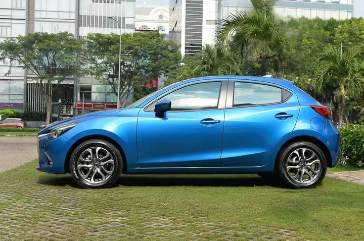 Khám Phá Màu Xanh Dynamic Blue 44j Trên Mazda 2 – Hướng Dẫn Chi Tiết Cho Người Mua
