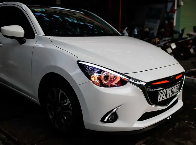 Mazda 2 Xenon: Đánh Giá Chi Tiết Về Hệ Thống Đèn Pha Xê-non Trên Xe