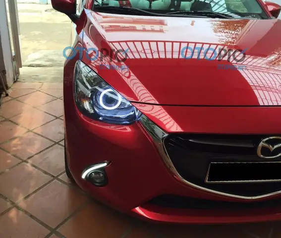 Mazda 2 Xenon: Đánh Giá Chi Tiết Về Hệ Thống Đèn Pha Xê-non Trên Xe