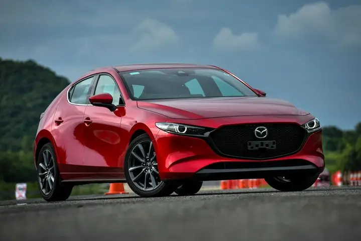Đánh Giá Chi Tiết Mazda 3 2019: Thiết Kế, Công Nghệ & Giá Bán