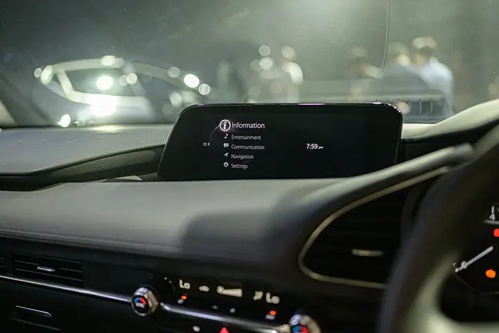 Đánh Giá Mazda3 1.5 Deluxe: Chi Tiết, Quyết Định Mua Thông Minh