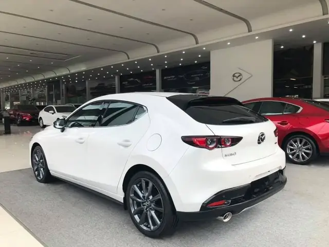 So Sánh Mazda 3 Hatchback 1.5: Giá, Động Cơ & Ưu Nhược Điểm