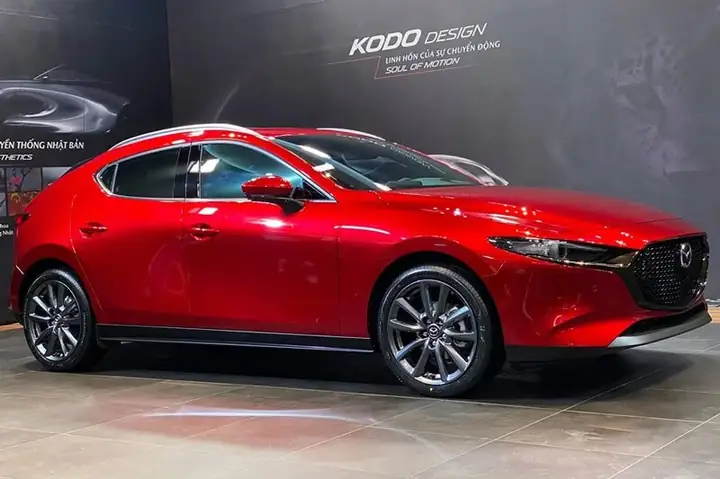 So Sánh Bảng Giá Xe Mazda 3: Sedan Vs Hatchback Cho Người Mua